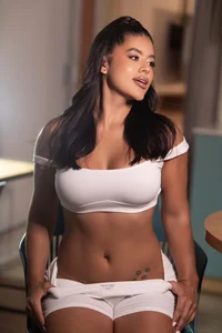 MelissaWaltton White Side 🤍 Pic