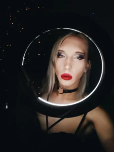 IvyJoys: Winter ts girl on webcam ( 3 фото)