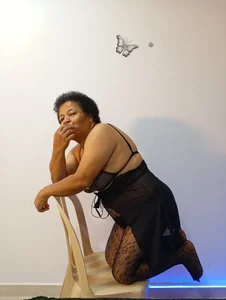 ESTRELLA-LORENS They like black color Pic 6