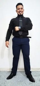 KalethBigDick kullanıcısının Black and blue suit horny albümü -  3 fotoğraf
