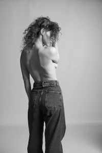 CarinaCurly self-portrait صورة واحدة|CarinaCurly self-portrait صورتان|CarinaCurly self-portrait  9 صور|CarinaCurly self-portrait  9 صورة