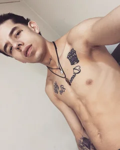 dylanscott_Me 2025图片 2