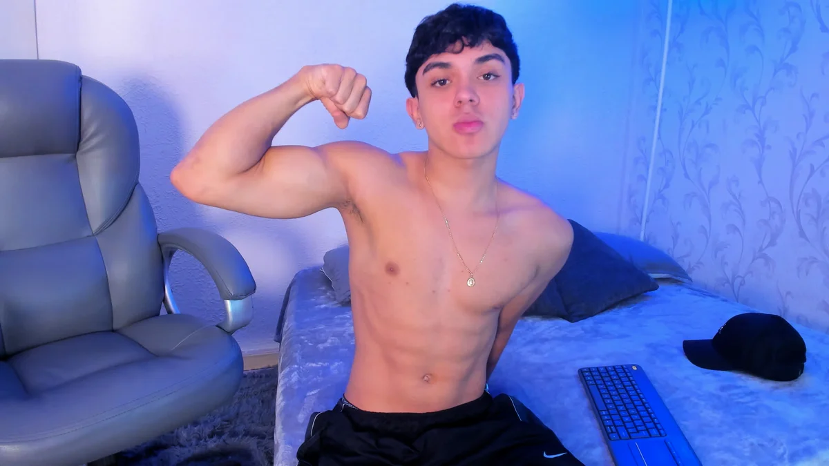 Трендове зображення  776 _TaylorBlack