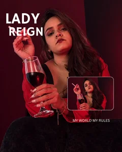 LadyReign: Public ( 5 фото)