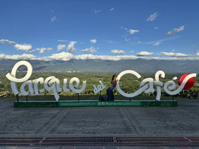 taty_miller Parque del café💛💙❤️ Pic 3