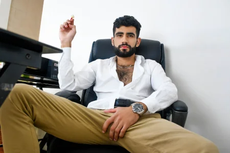 Ethan__WalkerのOffice man.の 2枚の写真