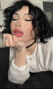 LouisiVuittoni Public Pic 2