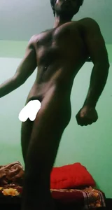 yonjiyohane pose Foto