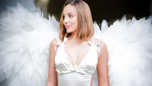 ambar_rosse25 Angel ✨🪽  8টি ছবি