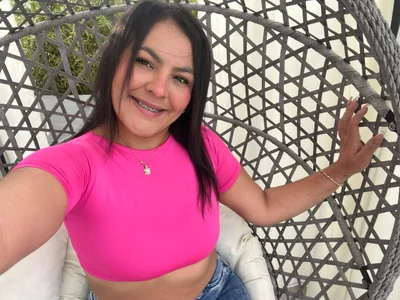 Antonella_Vega_ Public Billede 2