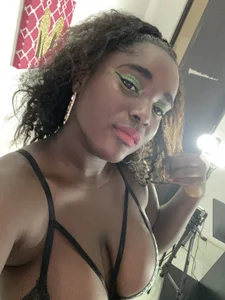 YHENDELYN_STONEPublic Bild 4