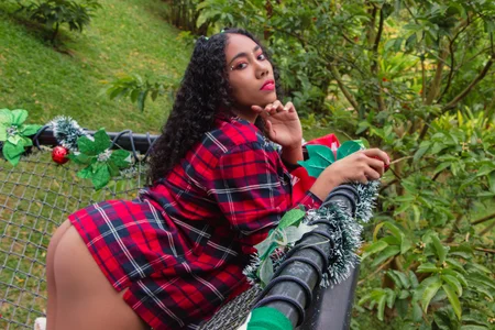 Aisharhodes00 What's your Christmas present for me baby?🎄❤️ Pic 2