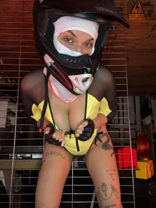 Nikki_Hoee Public Foto 3