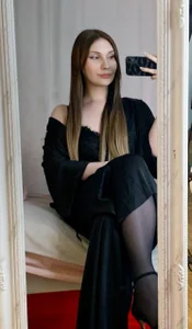 Dianaa_Rose innocent eyes , innocent lips , innocent body Foto 2