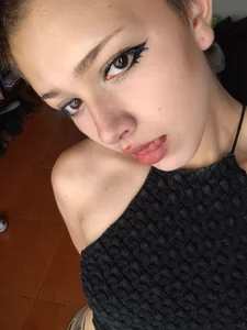 Vickyinloveee Short Hairrr Bilde 4
