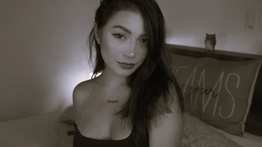 SaraVergara Portrait Pic 4