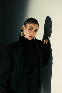 LunaRuso Black minimalism Pic 8