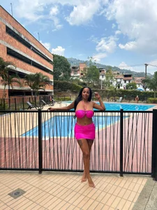 anahi_ryan_Pool day!图片 2