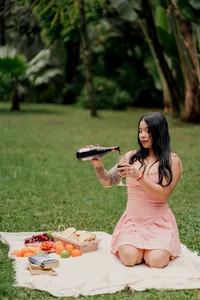 AriannaFoxxy A while on the grass! Will you accompany me? Pic 3