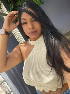 I Am🥰 de Zafiro_fun  5 Imagens
