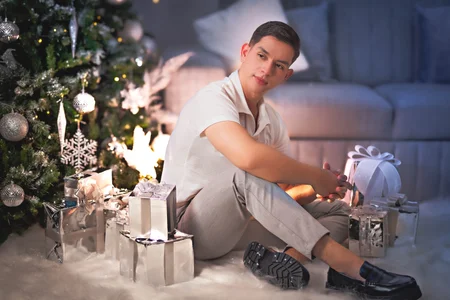 Gentleman in Xmas🎄 de ZaneDawson  2 photos