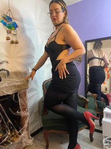Azaahara_ ✨💋 Elegance, glamour, and irresistible charm. Every pose tells a story, every look leaves you wanti 사진 2