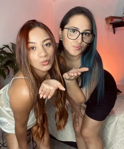 Jules_n_Gia Look at us in dresses 🌻 Immagine  8