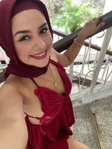 AliaAsad Do you want to be with me for a moment 🥰 Pic