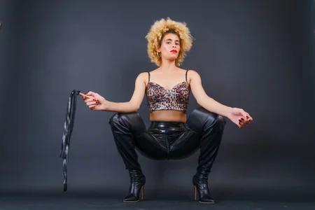 AlexaDuque34 Alexa’s Control صورة واحدة|AlexaDuque34 Alexa’s Control صورتان|AlexaDuque34 Alexa’s Control  4 صور|AlexaDuque34 Alexa’s Control  4 صورة