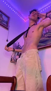 _Yone Me and a tie Jiji Hình