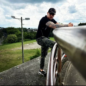 Joeysexx2: Public ( 7 фото)