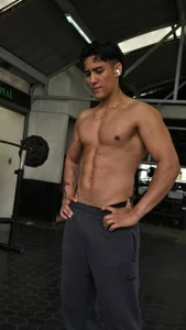 Tayler_Cross_ My Training  2টি ছবি