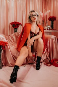 WenFox You will love to spend Valentine's Day with me. 💖  6. fénykép