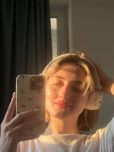 Emily_lyy Public Pic 2