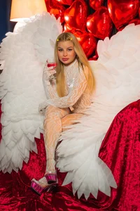 LolaAngellxAngelita on the outside, warm on the inside. Happy Valentine's Day.🔥💗图片 7