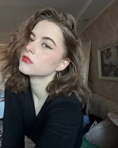 CarolannMirjah lipstick on my lips🫦 Pic