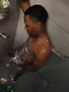 Take a shower od CorvisXnc0012  6 snímek