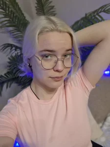 EdaKirkIin pink top drive me so much Pic