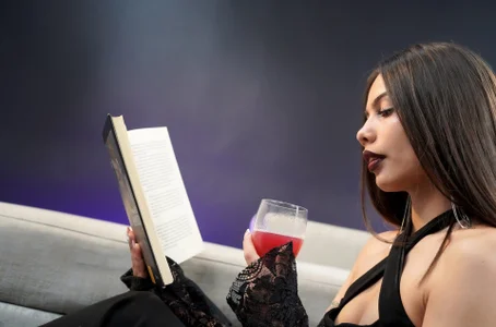 aleesha_cameron02 🍷 Between wine and silence 🍷 Bilde 8