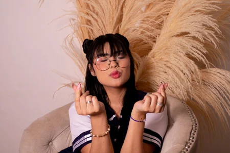 My sweetness has a dangerous touch🍬🔥 od ariasoo_  5 snímek