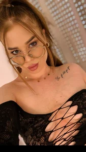 JeniferMoon Selfie  2 снимка