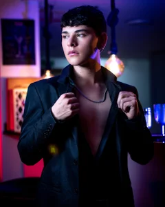 Luke_HowlandI'm very hot图片 5