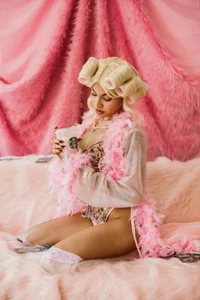 LunaRuso 💅🏼💸Between curls and bills💸💅🏼 Foto 3