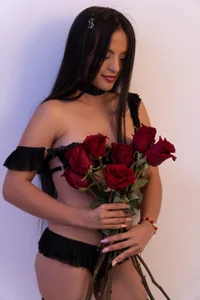 kendra_rousee1 kiss Pic 4