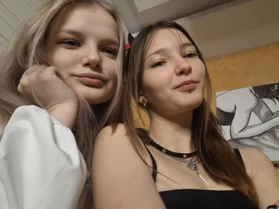 DongMolt Klara and shelly Pic