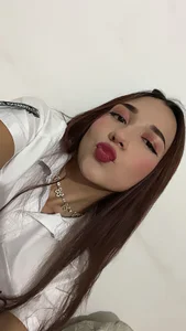 Natalia_PradaSometimes, the most beautiful things start with a little 'yes'. Are you up for it?图片