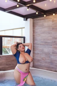 Zdjęcia CharlotteMillers Let's take a shower together: 