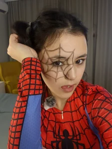 AvisLevien: Spider Girl ( фото)