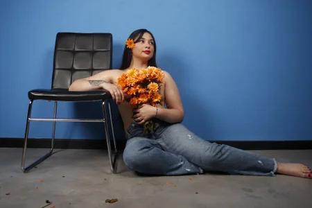 kyliie_ Unique as the sparkles of a flower🌻 Gambar 2