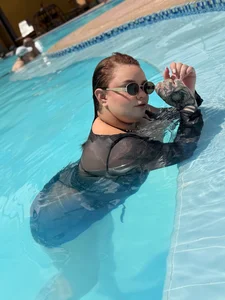 Nanda_rose Swimsuit in the pool ♥️ Billede